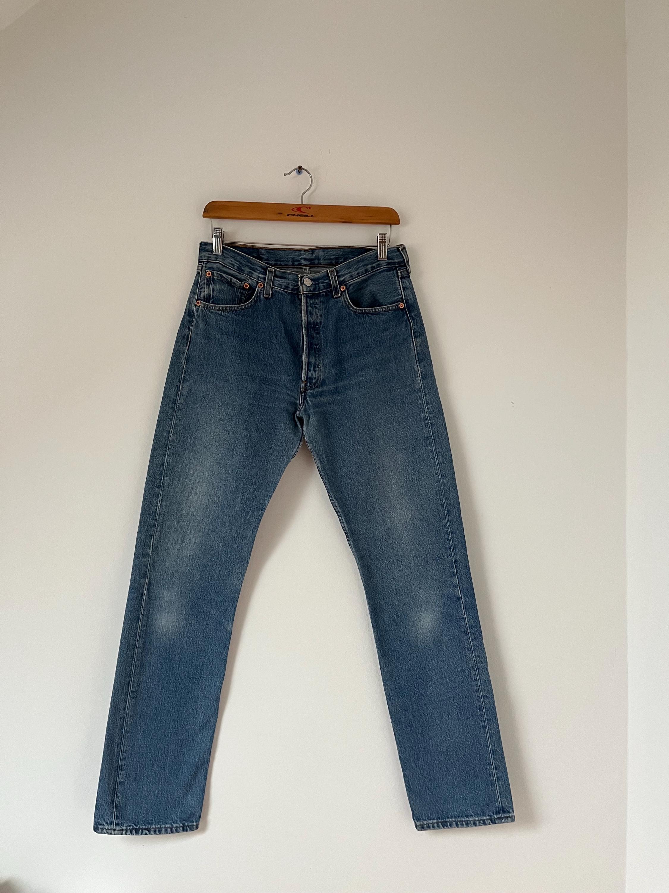 Levis 501 Vintage W31 L34 / Medium Blue Wash 90s / Vintage