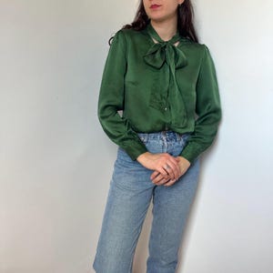 Vintage Silk Blouse in Poison Green / Size S-M / Peter Hahn 100% Silk Shirt – 80s Office Bow-Tie Luxury Silk Shirt Women
