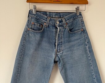 Levi's 501 Vintage W24 L30 Medium Wash Levis / Made in USA Women