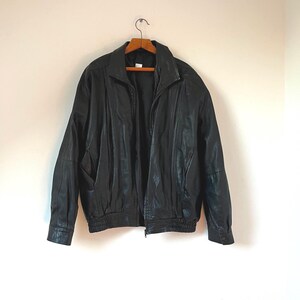 Vintage 90er Jahre Herren schwarze Lederjacke XL - Übergroßer Echtleder Reißverschlussmantel - Retro minimalistische Streetwear-Oberbekleidung Bild 5