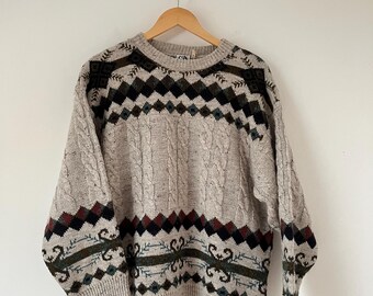 Suéter de punto beige estilo abuelo vintage: patrón retro, mezcla de lana y alpaca, calidez invernal