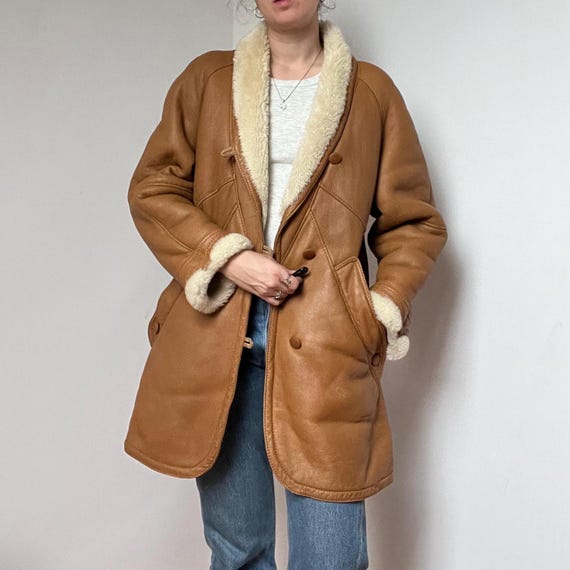 Vintage Real Sheepskin Coat – Size Medium -  Genuine Tan Brown Shearling Jacket with Cream Lining, Made in Spain, Warm Winter Leather Coat