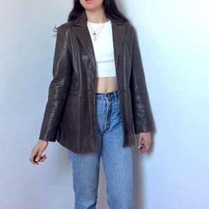 Blazer en cuir véritable de l'an 2000 - Taille moyenne - Manteau en cuir marron minimaliste vintage des années 2000 - Veste en cuir courte avec poches - Cuir véritable