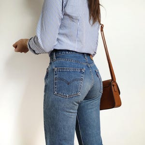 Levis 501 Jeans W25 L30 Made in 90s - Medium Blue Wash Vintage Levi&#39;s 90s Straight Leg Red Tab Slim Fit