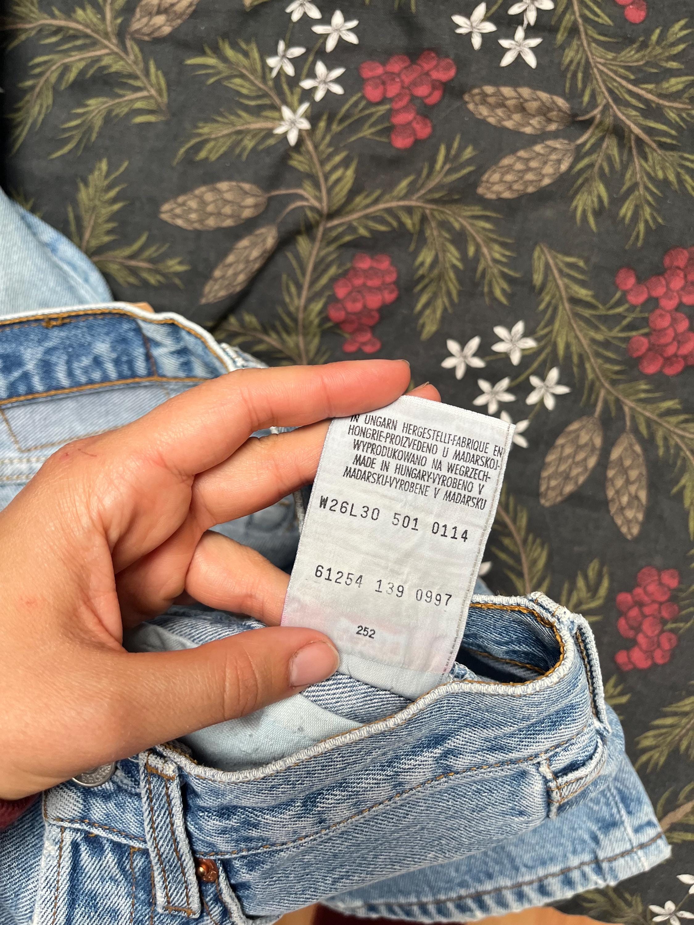 Levi's 501 Vintage W24 L30 / 90s Light Blue Wash Jeans / Straigh
