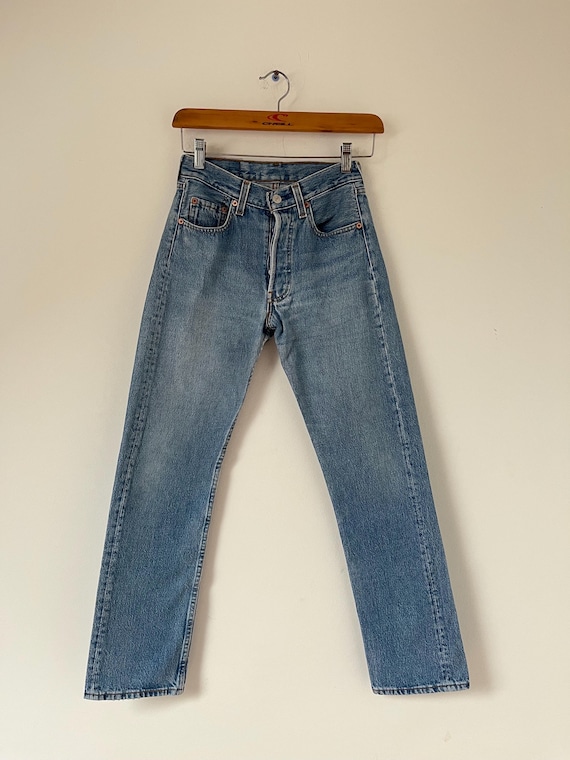 Levi's 501 Vintage W24 L30 Medium Wash Levis / Made in USA Women
