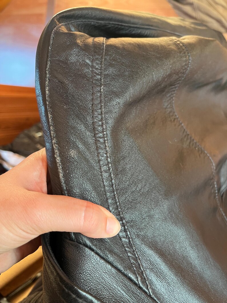 Vintage 90er Jahre Herren schwarze Lederjacke XL - Übergroßer Echtleder Reißverschlussmantel - Retro minimalistische Streetwear-Oberbekleidung Bild 14