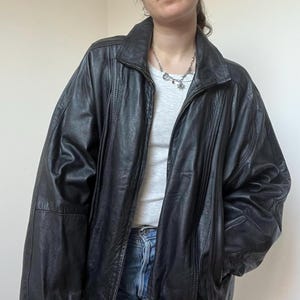 Vintage 90er Jahre Herren schwarze Lederjacke XL - Übergroßer Echtleder Reißverschlussmantel - Retro minimalistische Streetwear-Oberbekleidung Bild 8