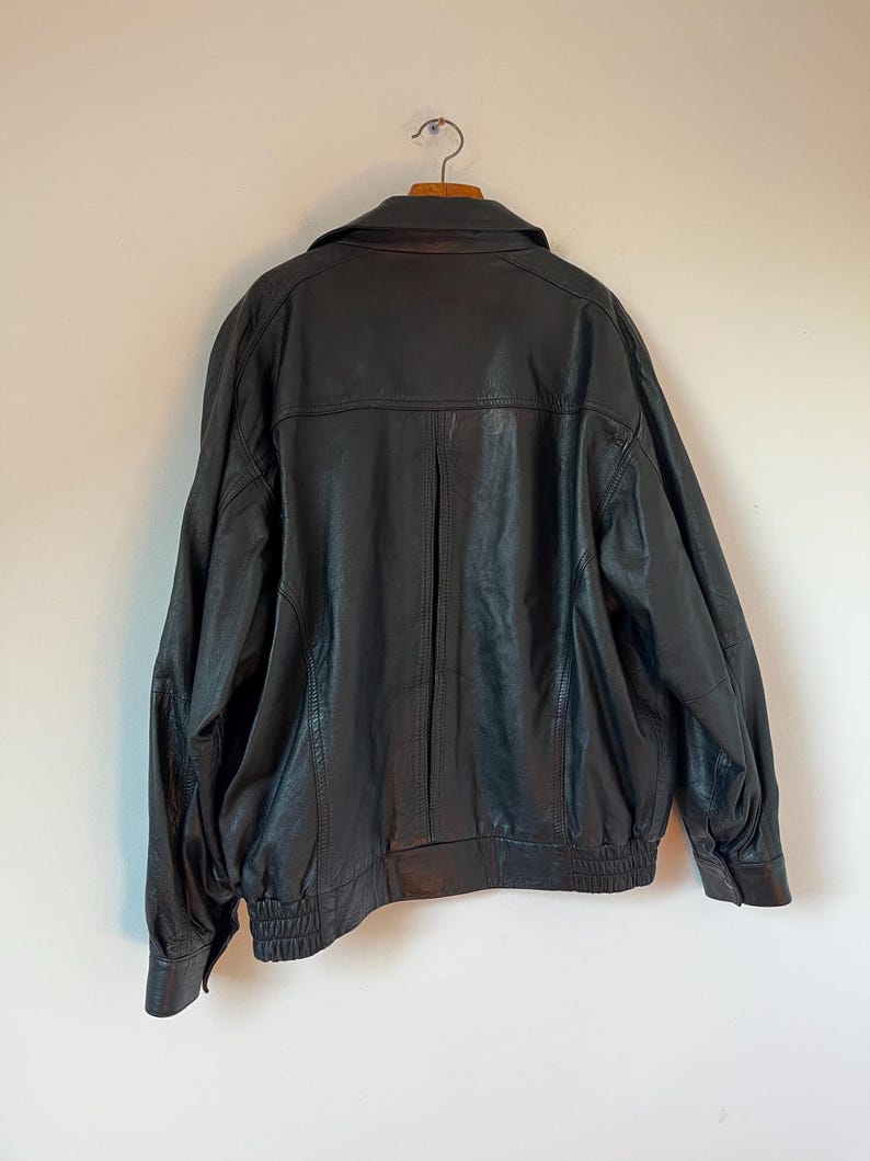Vintage 90er Jahre Herren schwarze Lederjacke XL - Übergroßer Echtleder Reißverschlussmantel - Retro minimalistische Streetwear-Oberbekleidung Bild 11