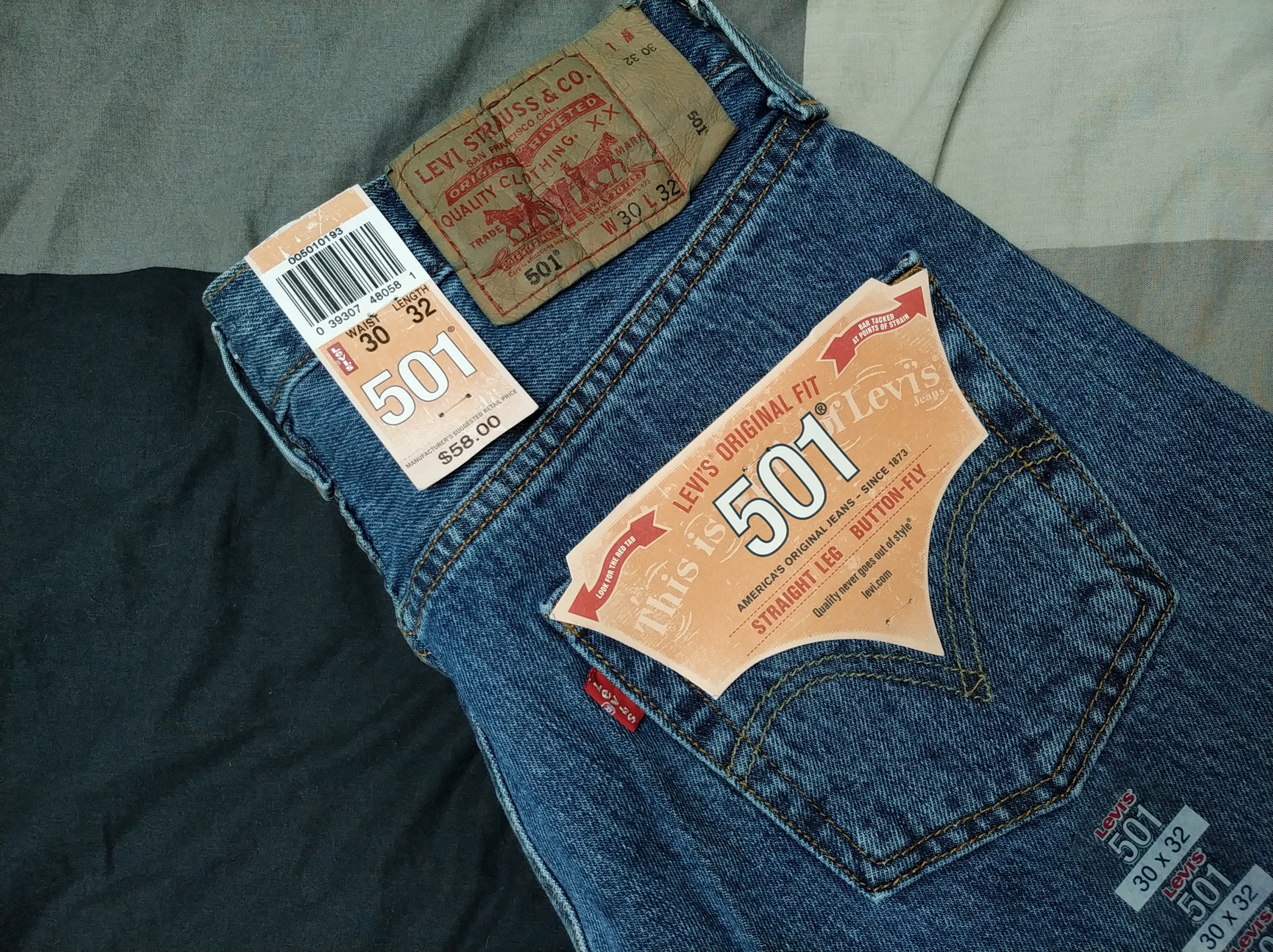 Levis 501 Y2K W30 L32 / Dark Wash Straight Leg New With Tags 