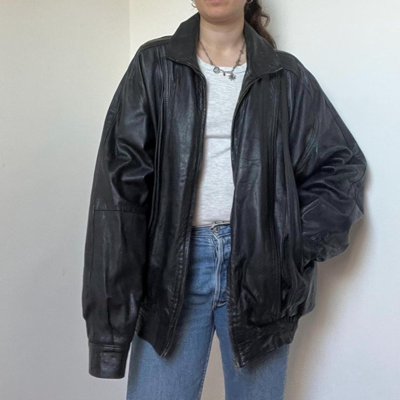 Vintage 90er Jahre Herren schwarze Lederjacke XL - Übergroßer Echtleder Reißverschlussmantel - Retro minimalistische Streetwear-Oberbekleidung Bild 3