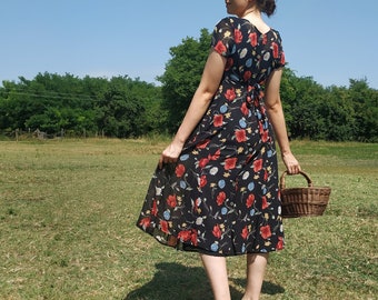 Vintage Floral Summer Dress with Red Floral Motifs / Size Small / Button Down Dress