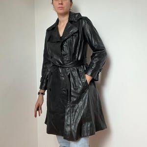Trench coat vintage in pelle nera da donna / Taglia S / Cappotto lungo in vera pelle / Giacca minimalista anni '80 '90 con cintura / Stile gotico chic oversize