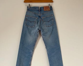 Ｋ.　Levi's 501 W24 L30 アメリカ購入 Levi's 501 Vintage W24 L30 Medium Wash Levis / Made in USA Women