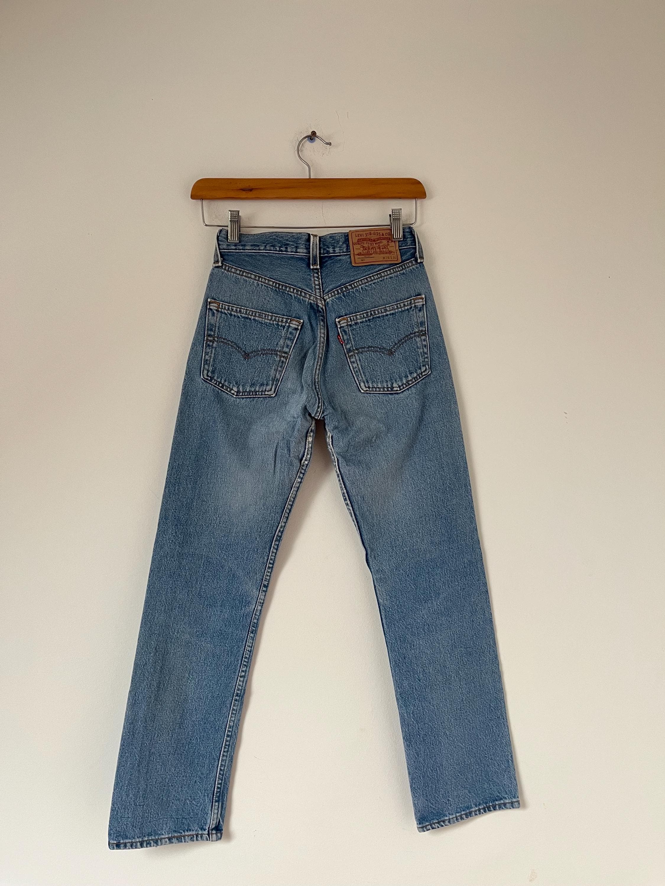 Levi's 501 Vintage W24 L30 Medium Wash Levis / Made in USA Women