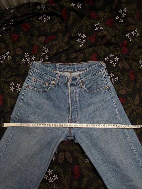 Levi's 501 Vintage W24 L30 Medium Wash Levis / Made in USA Women