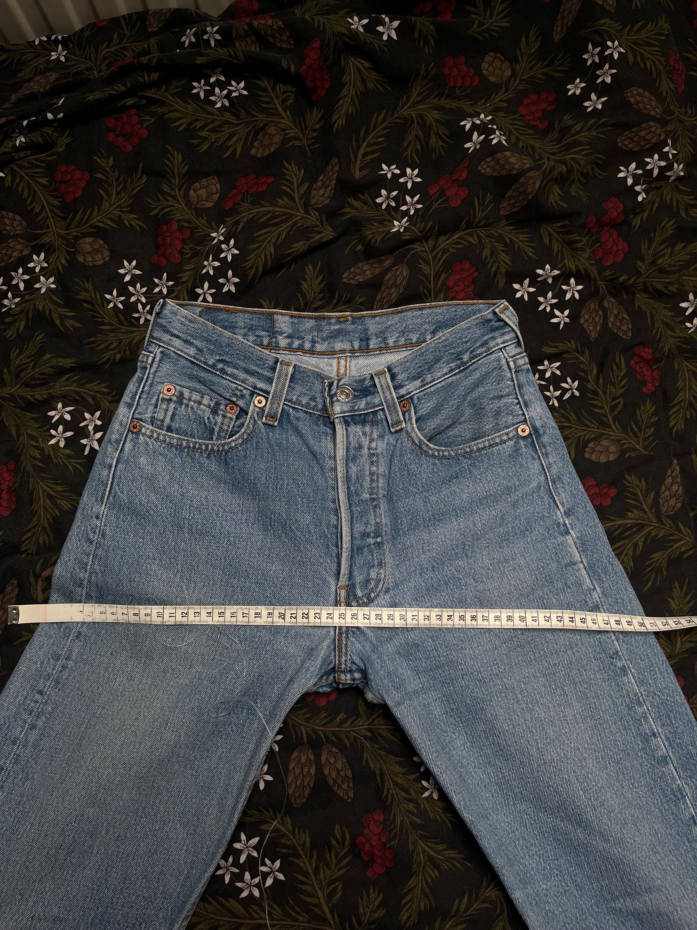 Levi's 501 Vintage W24 L30 Medium Wash Levis / Made in USA Women