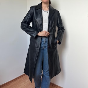 Brando Vintage Black Soft Leather Coat – Made in England – 90s Long Minimal Leather Jacket – Classic Tailored Button Up Coat – Size Medium