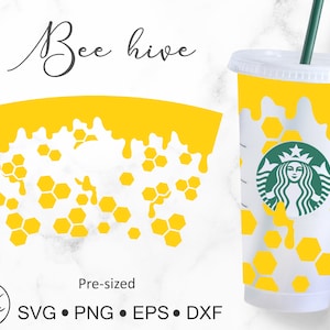 Puede incluir: Un diseño digital descargable en SVG, PNG, EPS y DXF, predimensionado para un vaso o taza, con un patrón de panal de abeja amarillo y blanco con un efecto de goteo de miel. El diseño también incluye un logotipo de Starbucks verde sobre fondo blanco.