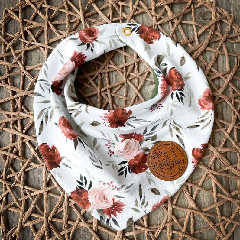Lovely Triangle Sewing Pattern Sewing Instructions Neckerchief ...