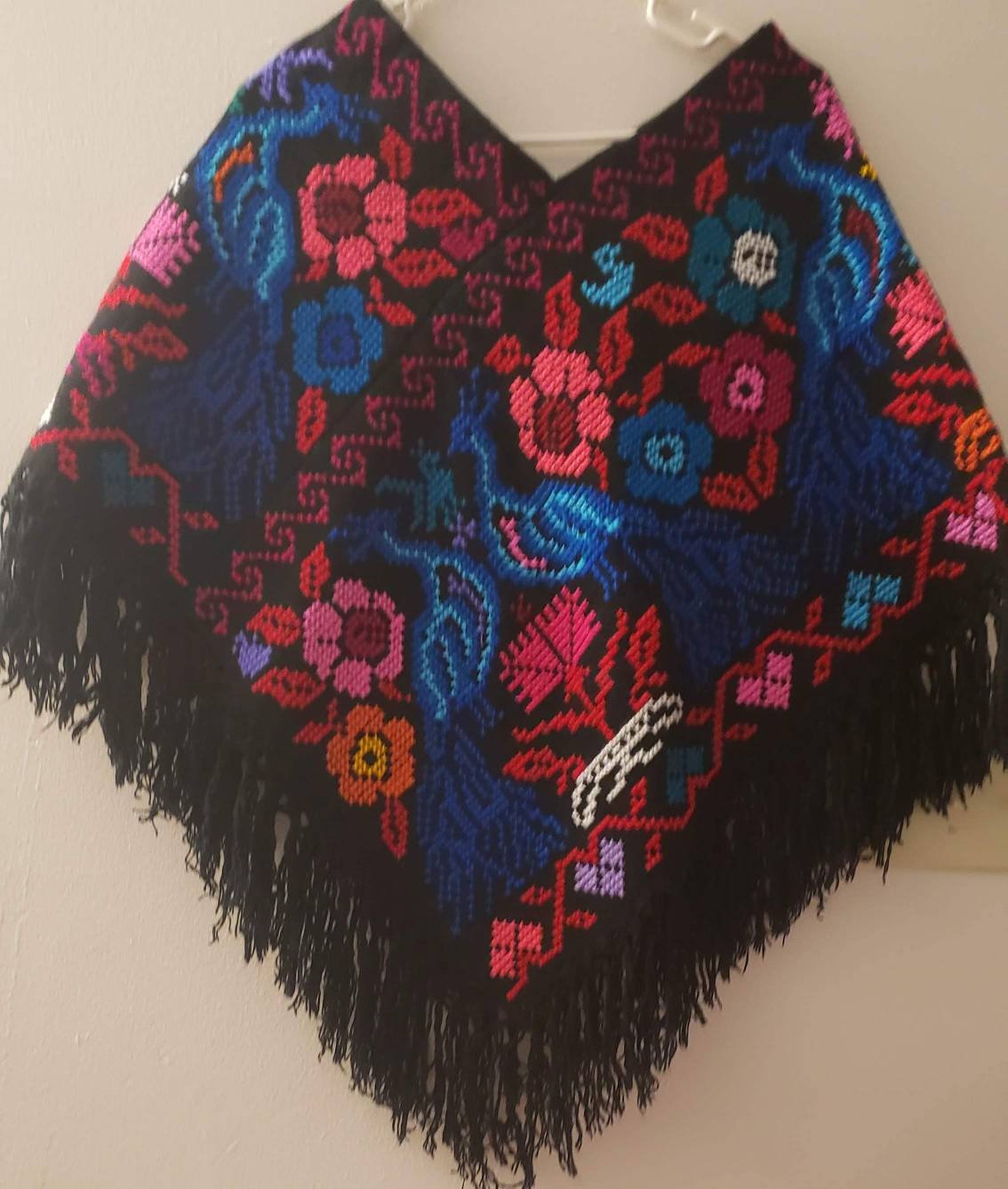 Beautiful cape embroidered excelente for this cold winter. Etsy