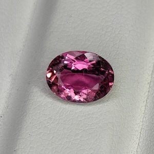 Pietra preziosa tormalina rosa Pietra preziosa tormalina rosa naturale per gioielli da regalare