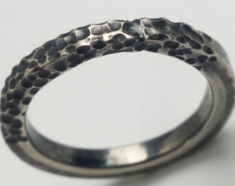 anillo de plata estrecho forjado con estructura, anillo de clip con hermosa estructura