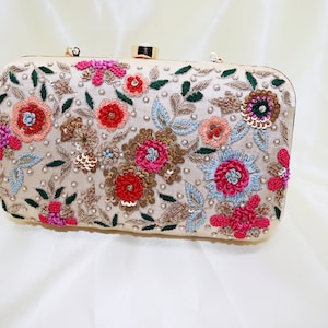 beige seda de boda clutch cartera de novia minaudiere con flores de colores / hermoso hilo de lentejuelas zardosi bordado mujer clutch para la noche