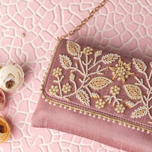 Elegante cartera tipo bandolera con cuentas de zardozi para dama de honor, pequeña cartera de tela para ocasiones especiales, cartera única bordada a mano