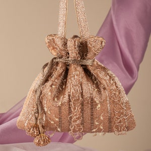 Sac à main de mariage en perles d&#39;or rose : sac potli indien brodé à la main