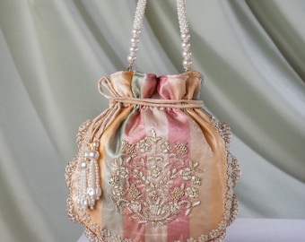 Bolso Potli de tela multicolor - Bordado floral de perlas Zardozi - Regalo hecho a mano para damas de honor