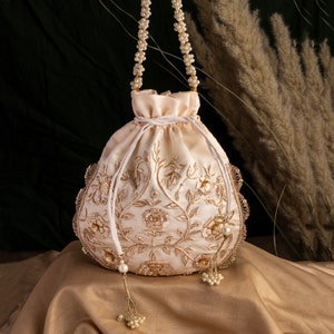 Accessoire de mariage luxueux potli brodé Zardozi doré | Sac à main indien élégant artisanal avec cordon de serrage pour demoiselle d'honneur