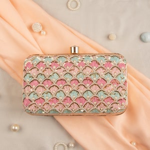 Handcrafted Embroidered Clutch Purse: Women&#39;s Evening Party Bag