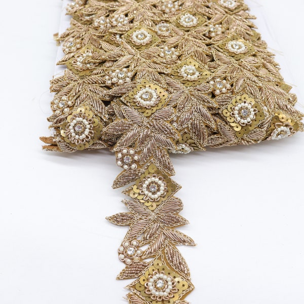 Garniture de dentelle de couture brodée à la main de perle de paillette de zardosi d'or antique par yard, ruban indien d'embellissement d'usure de mariée, bordure de frontière de sari