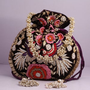 Wein Pfau Textur Hand bestickt Samt Designer-Handtasche für Frau | indische Hochzeit Partytasche Potli Tasche | Verschönerung Handtasche