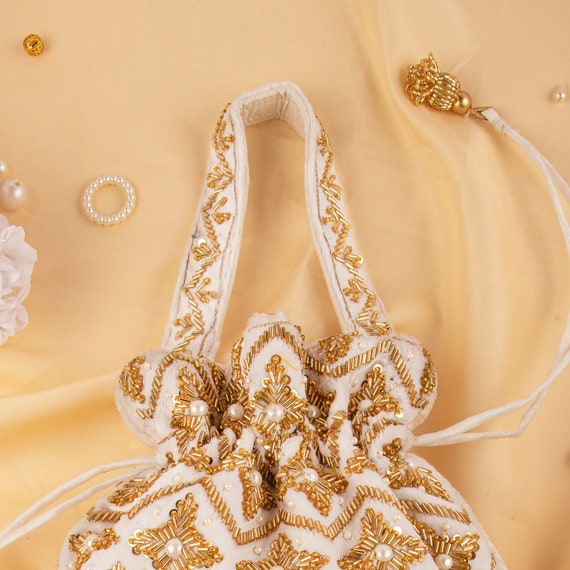 Borsa da sposa in avorio da sposa India borsa da donna con ricamo di perline con paillettes dorate per matrimonio borsa da sera in velluto con cinturino da polso Etsy Italia