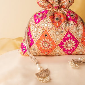 Handwerklich gefertigte Kordelzugbeutel für die Hochzeit | Gota Patti Spiegel Arbeit Indische Exklusive Potli Geldbörse | Designer Abend Umhängetasche Klein Frau