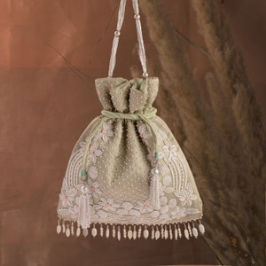 Sac à main vert pistache brodé floral Blossom blanc nacré | Sac à main Summer Beach Wedding pour femme | Porte-monnaie pastel à cordon