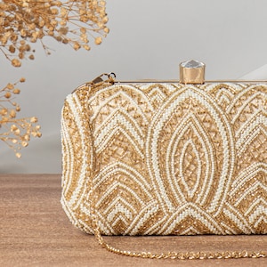 Embrague bordado a mano con perlas doradas, regalo de dama de honor nupcial en / elegante bolso de boda / bolso de embrague con cierre de pulsera adornado con cuentas