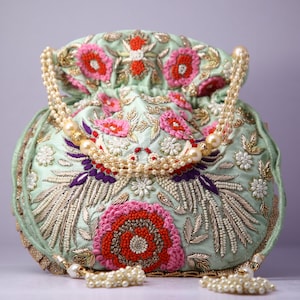 Hochzeit Pfau Textur Handgefertigte Potli Tasche mit Perlenkette für Frauen || Abendtaschen|| Stickerei Handtasche