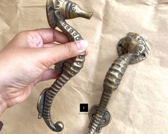 Paire de 7,5 po. de poignée de porte en laiton hippocampe - poignée de porte de garde-robe - poignée de porte hippocampe - décor hippocampe