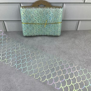 2 yards de tulle festonné bleu menthe avec écailles de sirène irisées de 6 cm de large