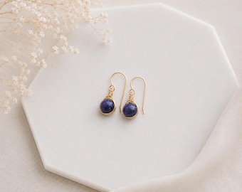 Pendientes de lapislázuli, pendientes envueltos en alambre, pendientes chapados en oro de 14k, pendientes de piedras preciosas naturales, pendientes colgantes azules, piedra azul en espiga