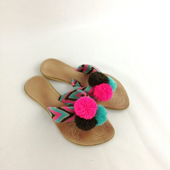 Chanclas con online pompones