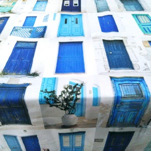 Porte blu Parete bianca Tessuto stampato decorativo con motivi greci mediterranei Tessuto da tappezzeria per interni ed esterni tagliato su misura Decorazioni per la casa