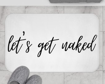 Mata łazienkowa Let's Get Naked | Zabawna mata łazienkowa | Prezent-żart | Fajna mata łazienkowa | Mata łazienkowa w akademiku | Zabawny wystrój łazienki | Get Naked | Biała mata