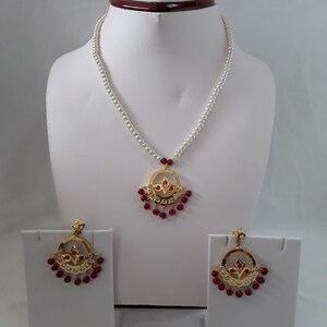Conjunto de joyas Jadau de Hyderabadi: collar de perlas y pendientes Chandbali imagen 10