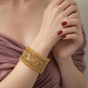 Bracelet jonc ouvrable Kundan nuptiale Kada, bracelet floral décoratif plaqué or (1 pièce)