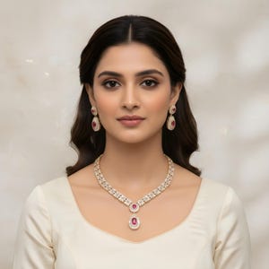 CZ diamanten ketting set, robijnroze steen, Indiase sieradenset