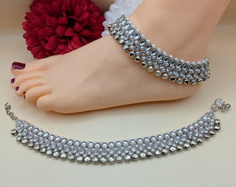 Verzilverde Kundan Pearl Payal Enkelbanden met Ghungroo Bells | Paar Indiase bruidsenkelbandjes